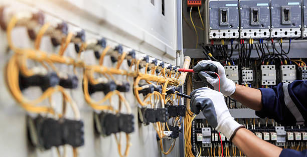 Professional Electrician technician working in Knoxville, IA